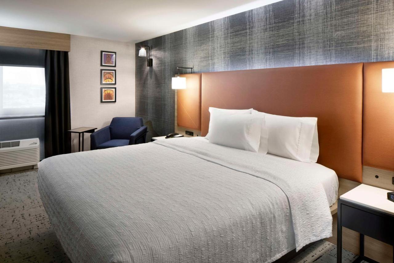 Hampton Inn Newark Airport Exterior foto