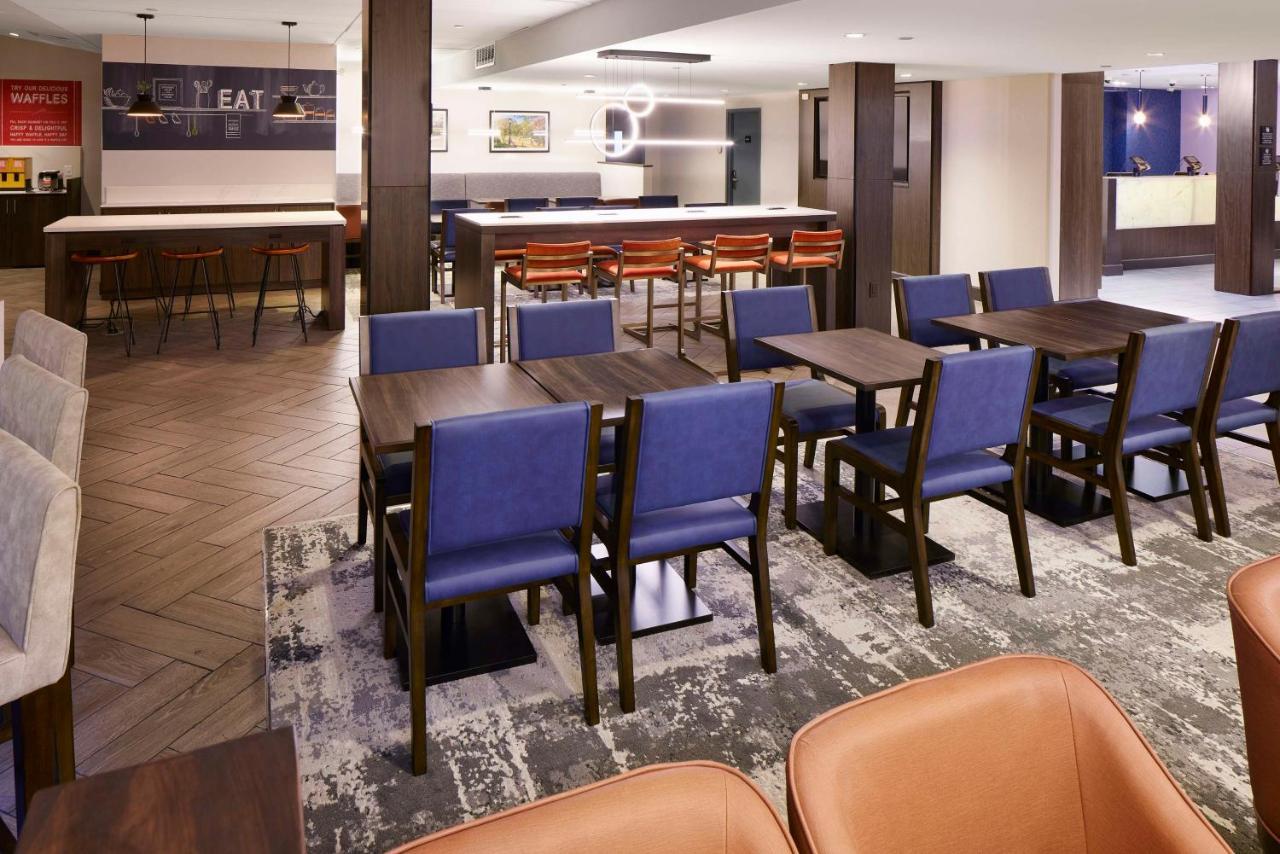 Hampton Inn Newark Airport Exterior foto