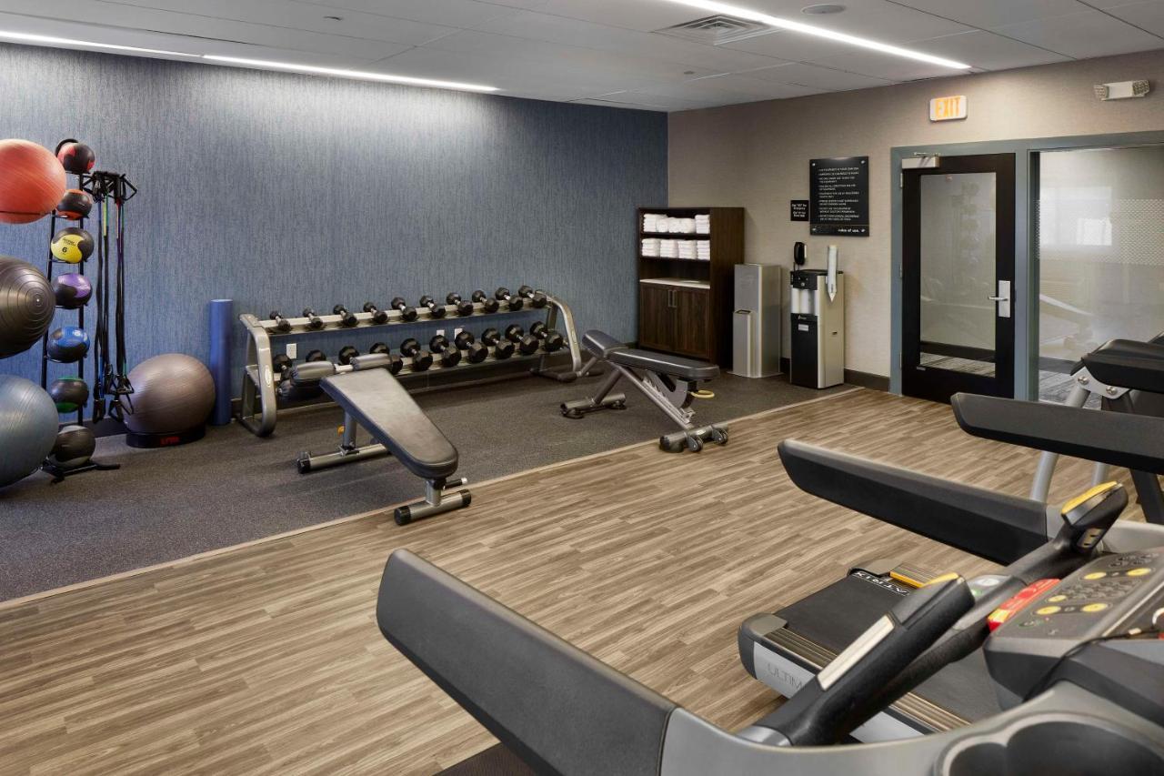 Hampton Inn Newark Airport Exterior foto