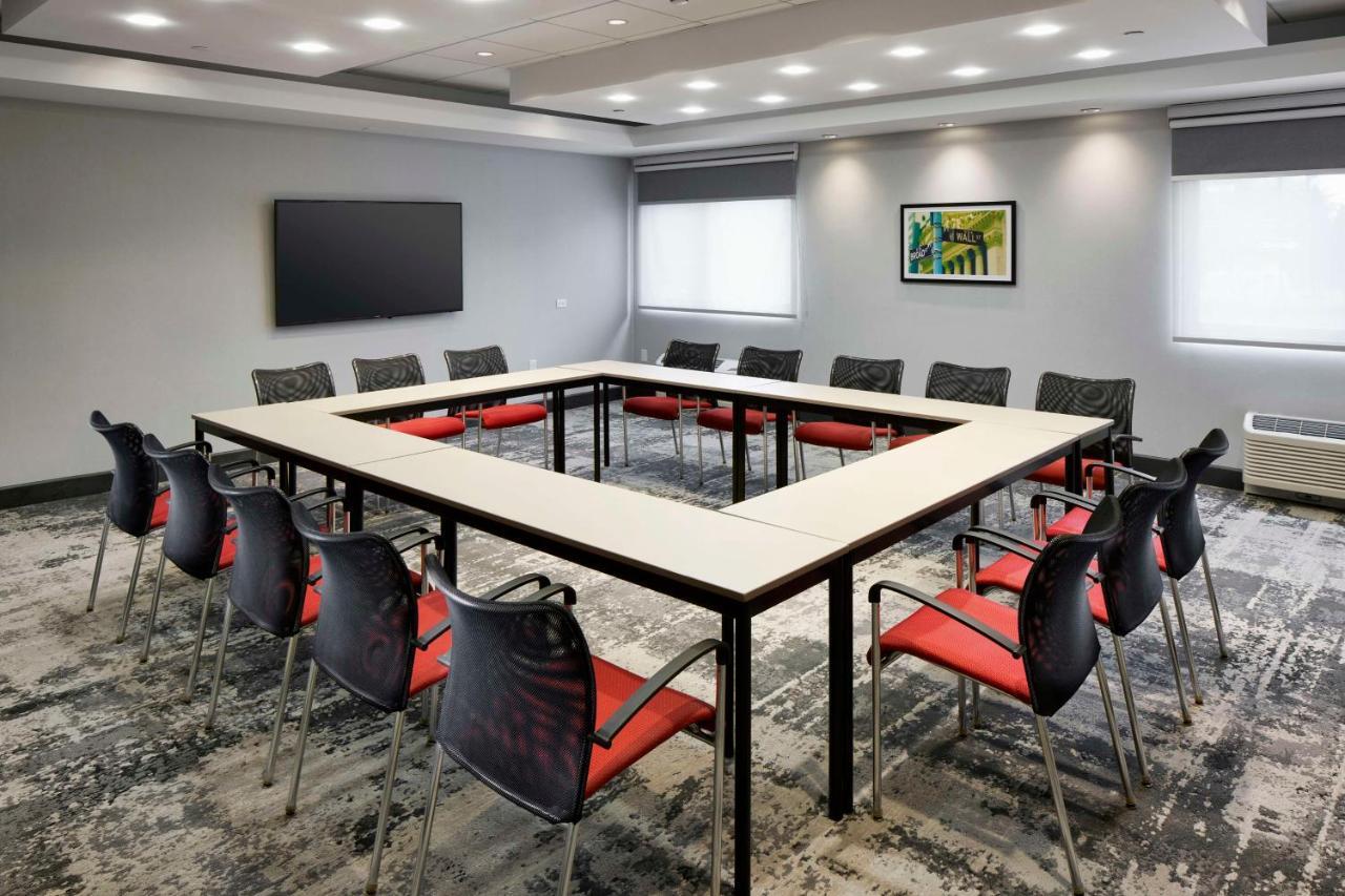 Hampton Inn Newark Airport Exterior foto