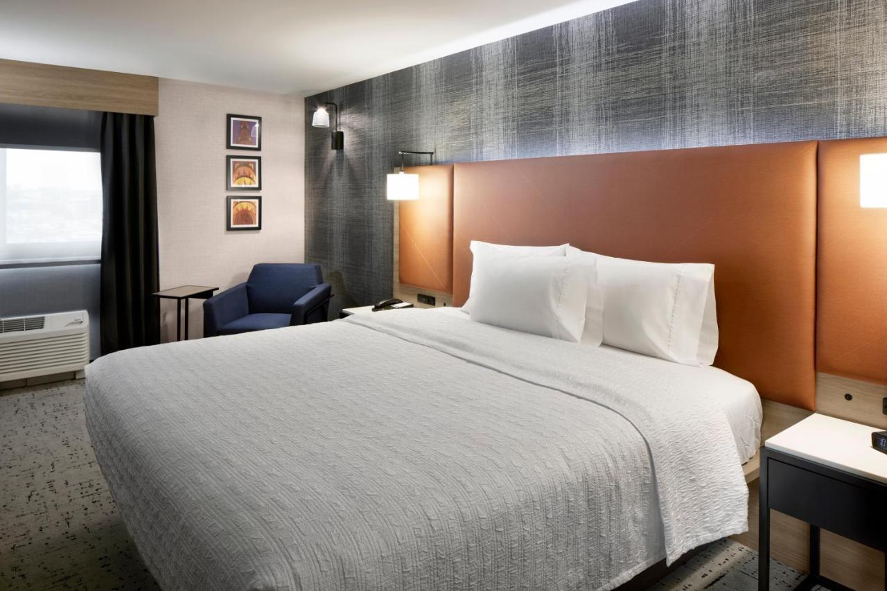 Hampton Inn Newark Airport Exterior foto
