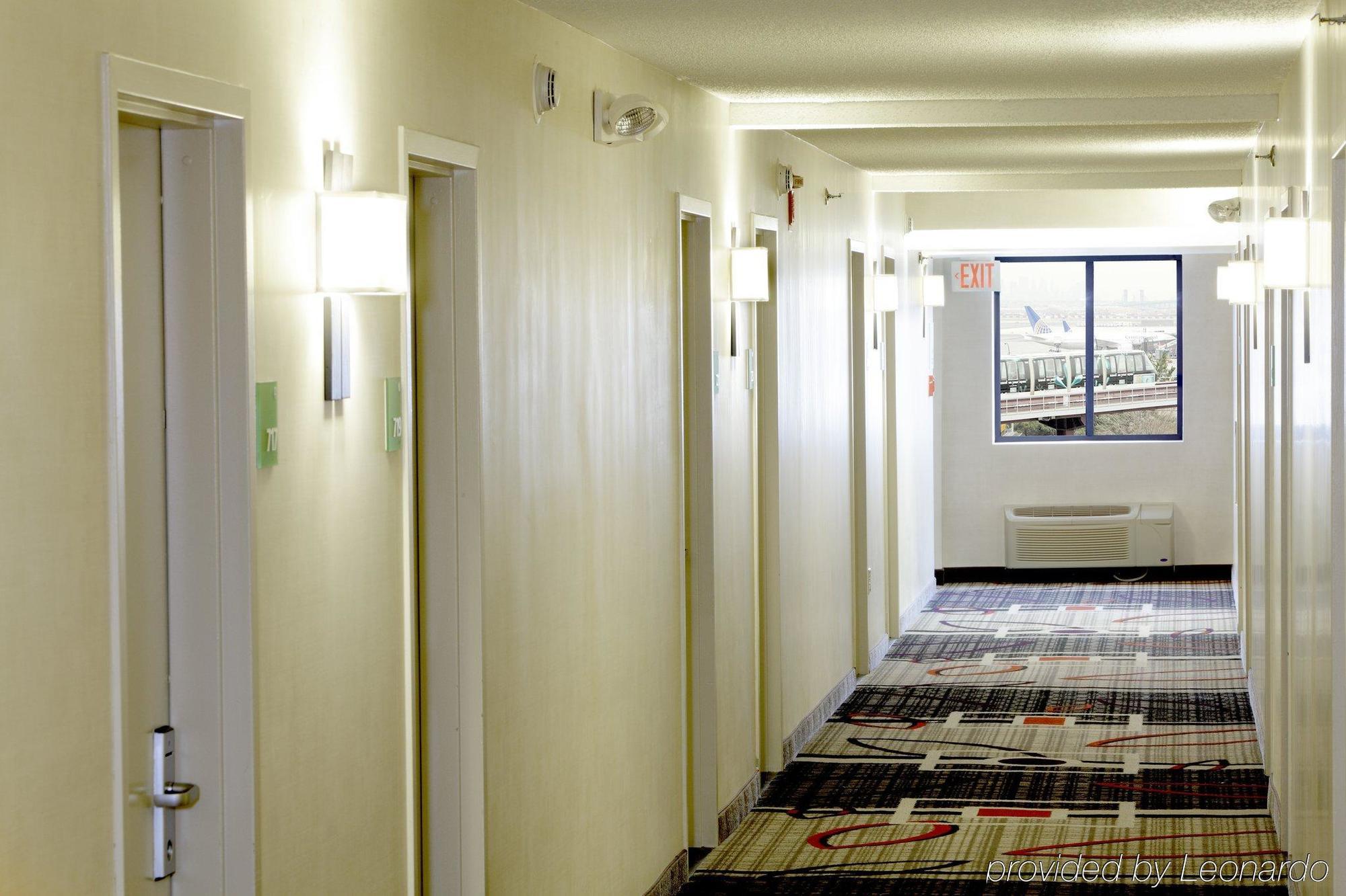 Hampton Inn Newark Airport Exterior foto