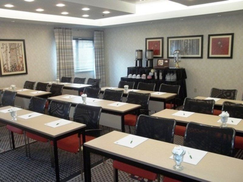 Hampton Inn Newark Airport Exterior foto
